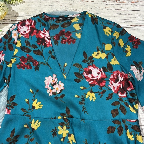 Zara Satin Royal Blue Floral Bell Sleeve Blouse - Picture 5 of 9